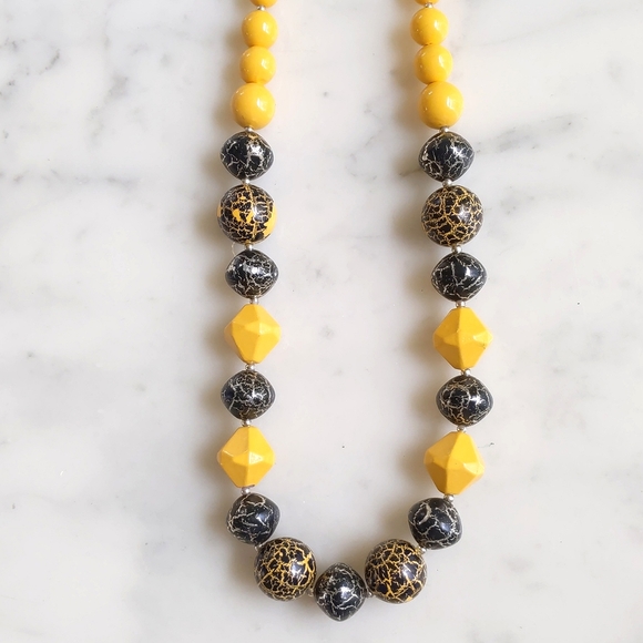 Multiple Colors and Shape Beads Stretchable Necklace. - Picture 2 of 2